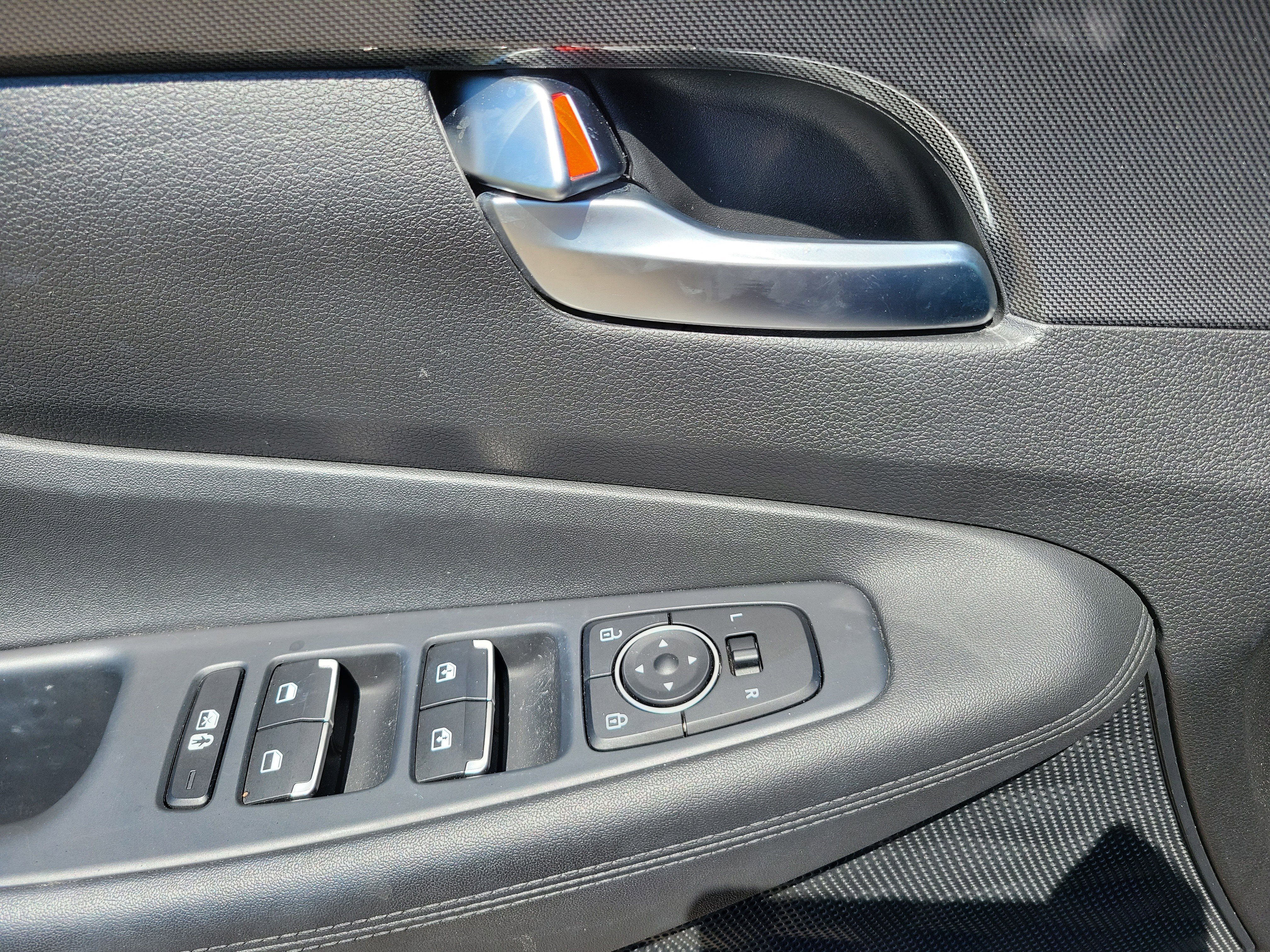 Used 2023 Hyundai Santa Fe SEL FWD image 19