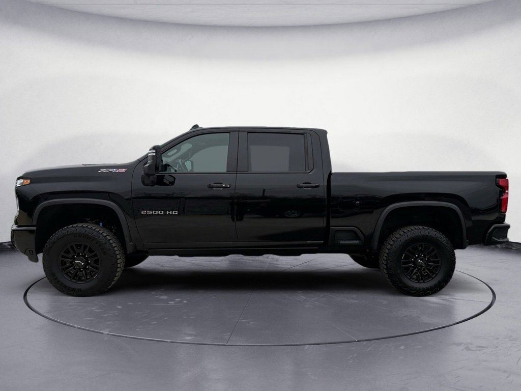 Used 2025 Chevrolet Silverado 2500 ZR2 w/ Technology Package image 2
