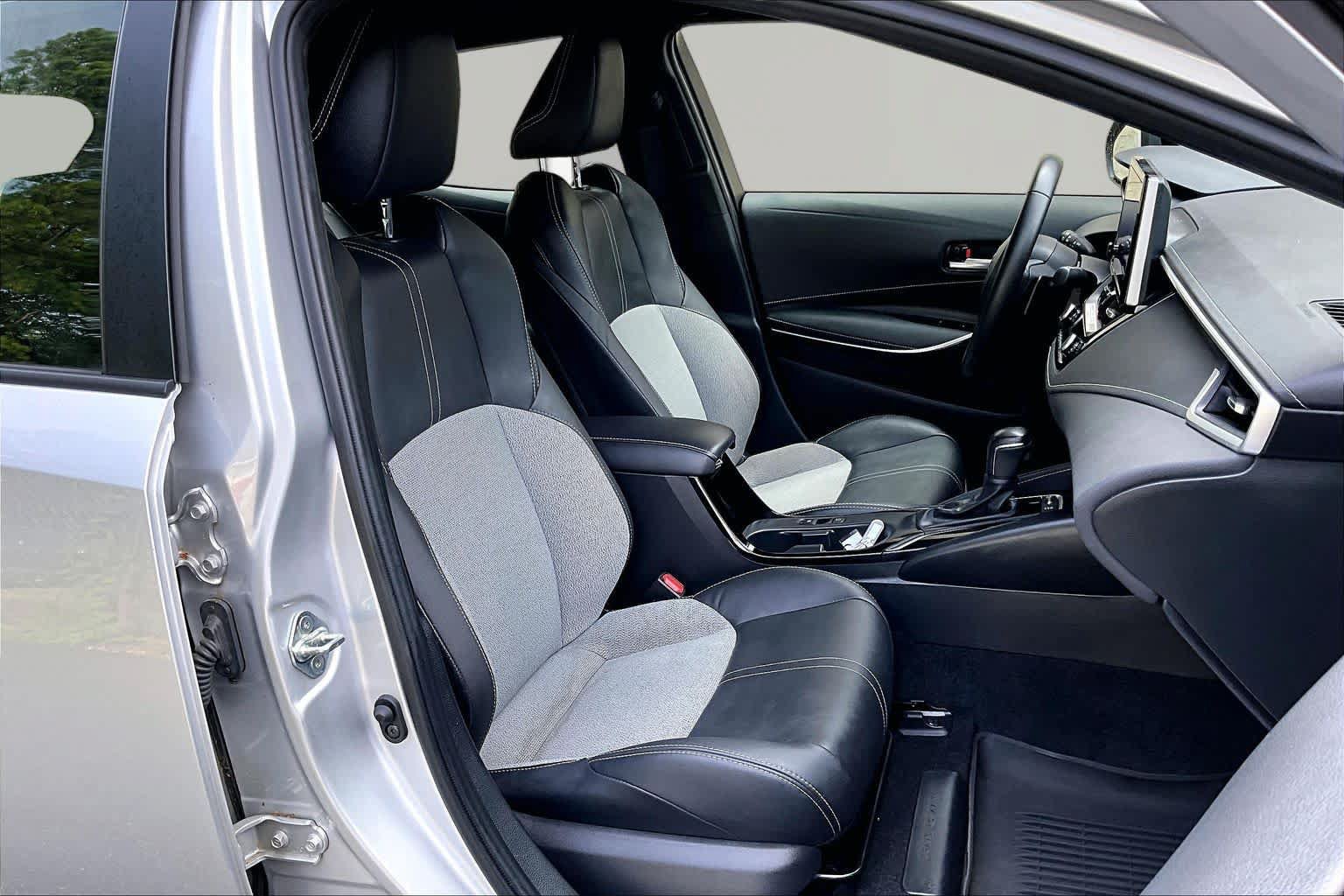 Used 2023 Toyota Corolla XSE FWD image 9