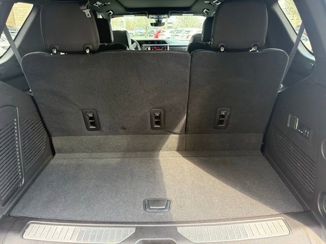 Used 2021 GMC Yukon Denali w/ Advanced Technology Package image 9