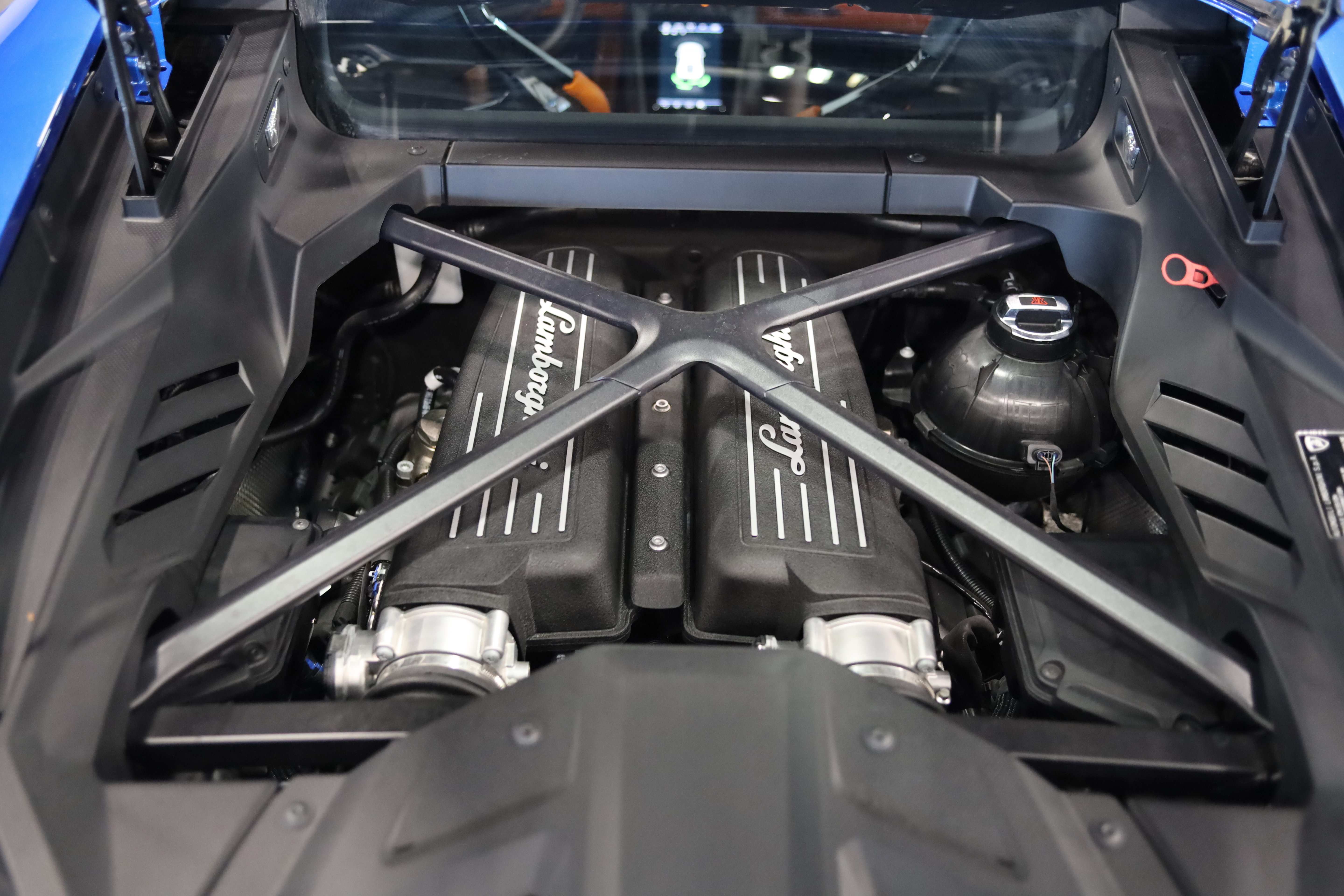 Used 2020 Lamborghini Huracan EVO RWD image 40