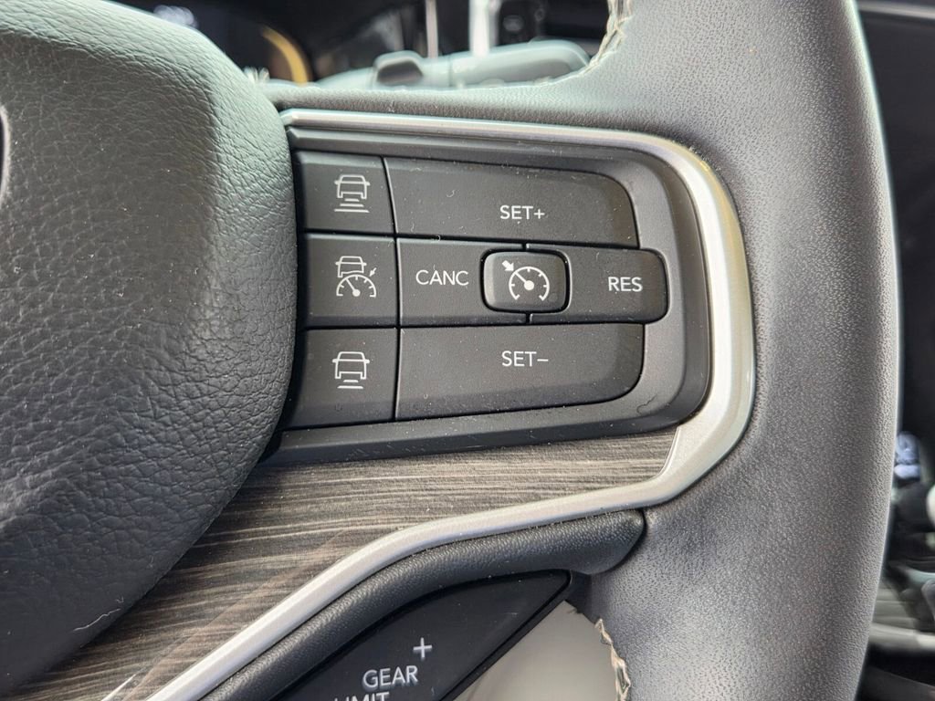 Used 2022 Jeep Wagoneer Series III w/ Flexible Seating Group AWD/4WD image 25