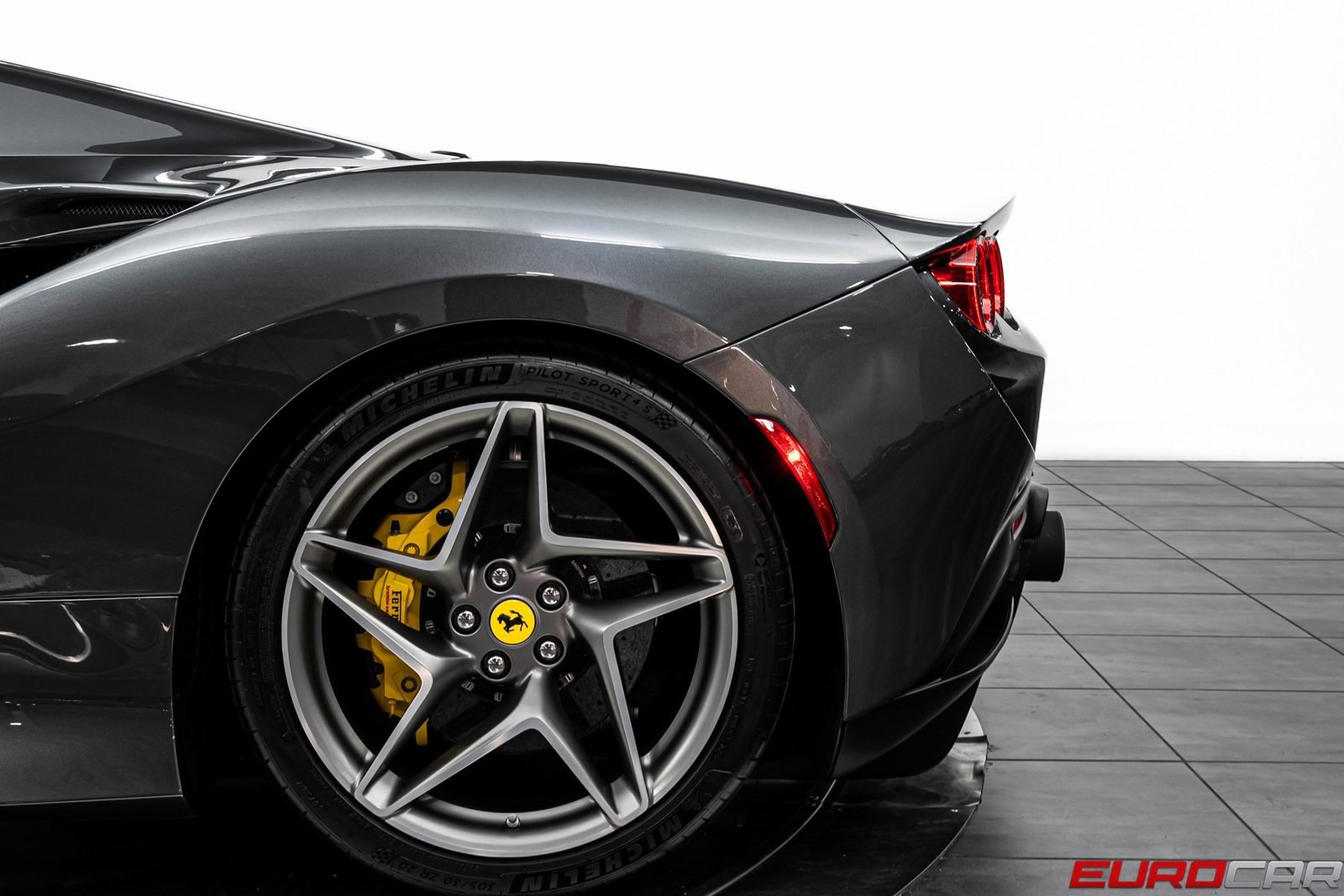 Used 2022 Ferrari F8 Tributo image 21