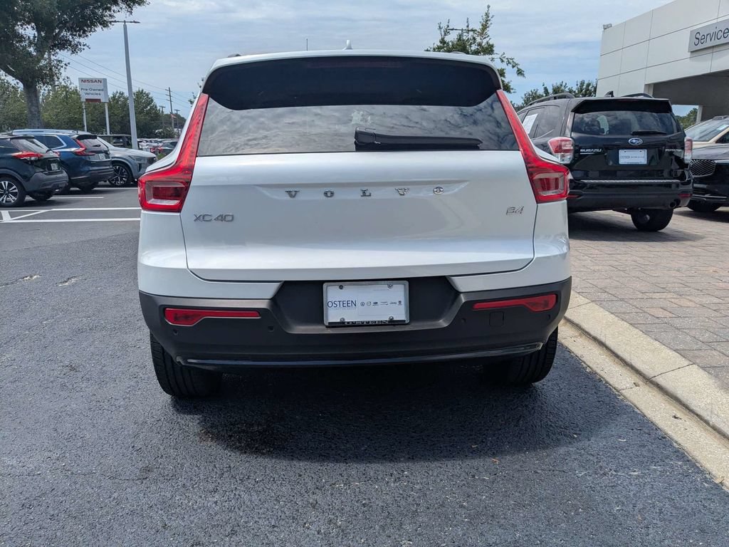 Certified 2026 Volvo XC40 B4 Plus w/ Protection Package Premier FWD image 5