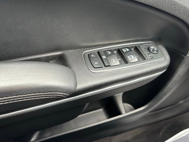 Used 2018 Chrysler 300 Limited image 37