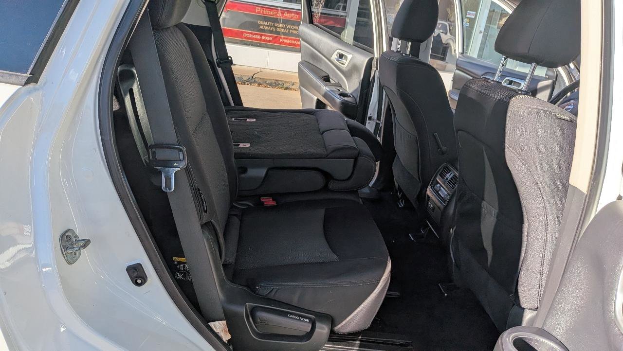 Used 2019 Nissan Pathfinder SV FWD image 13