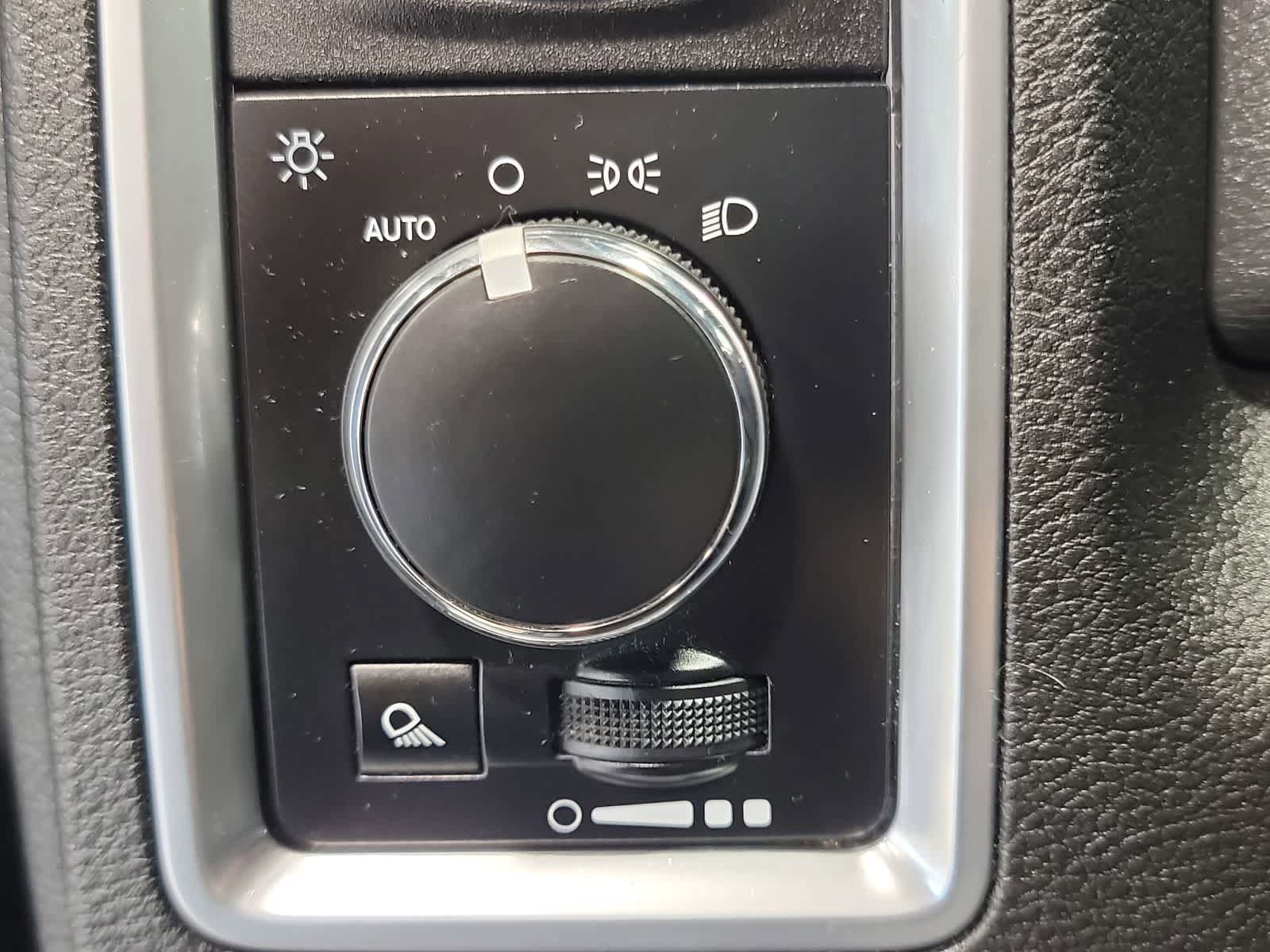 Used 2019 RAM 1500 Classic SLT AWD/4WD image 19