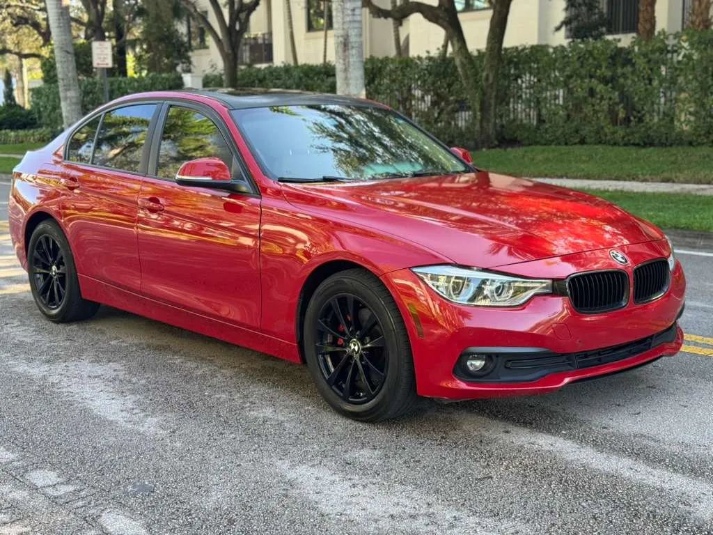 Used 2018 BMW 320i xDrive Sedan image 1