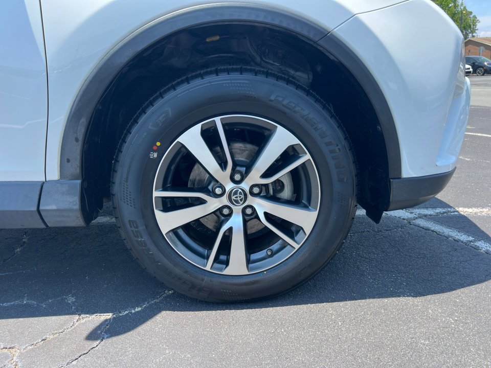 Used 2018 Toyota RAV4 XLE FWD image 29