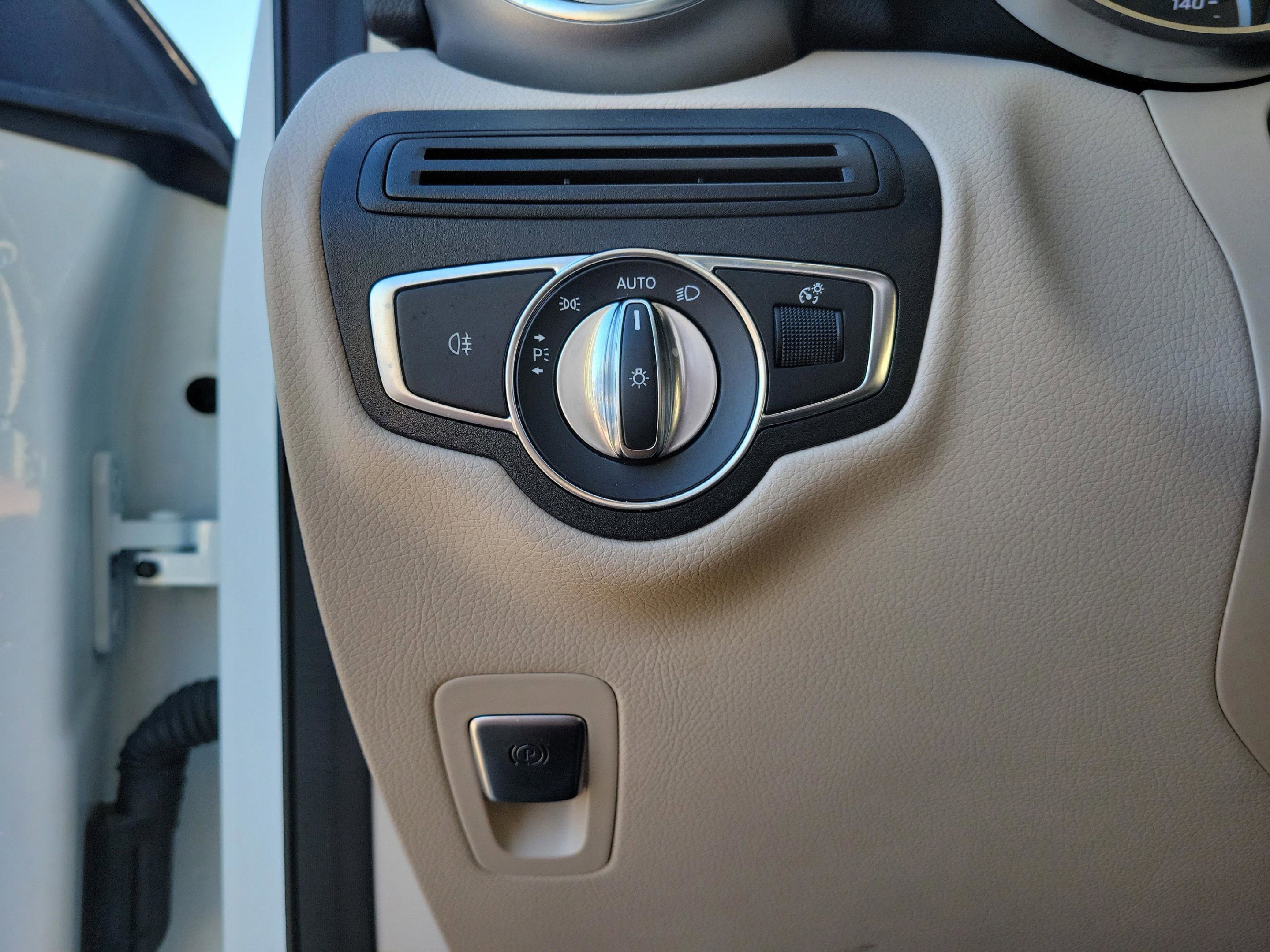 Certified 2022 Mercedes-Benz GLC 300 image 23