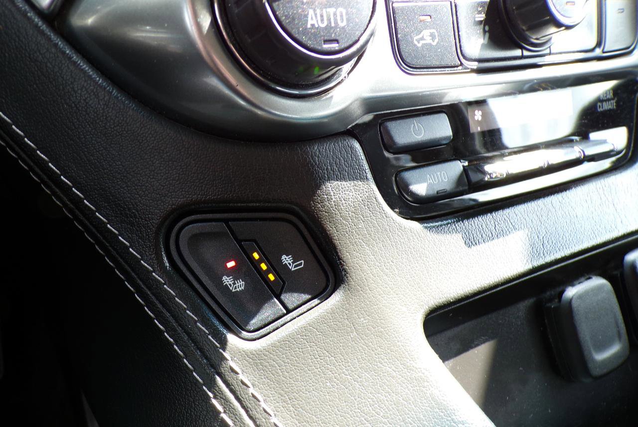 Used 2018 Chevrolet Suburban LT RWD image 21