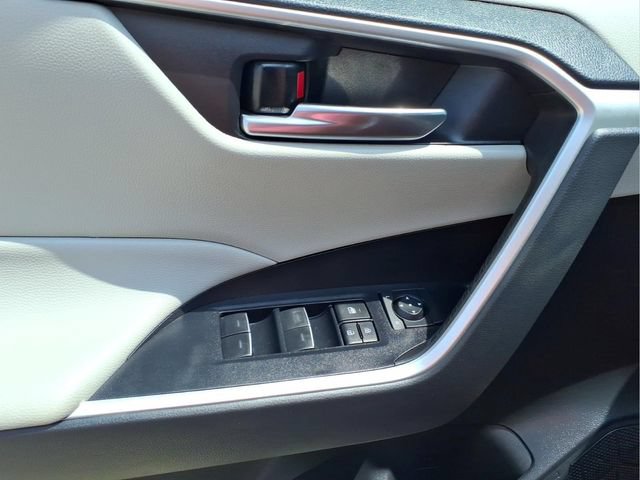 Used 2022 Toyota RAV4 XLE AWD/4WD image 11