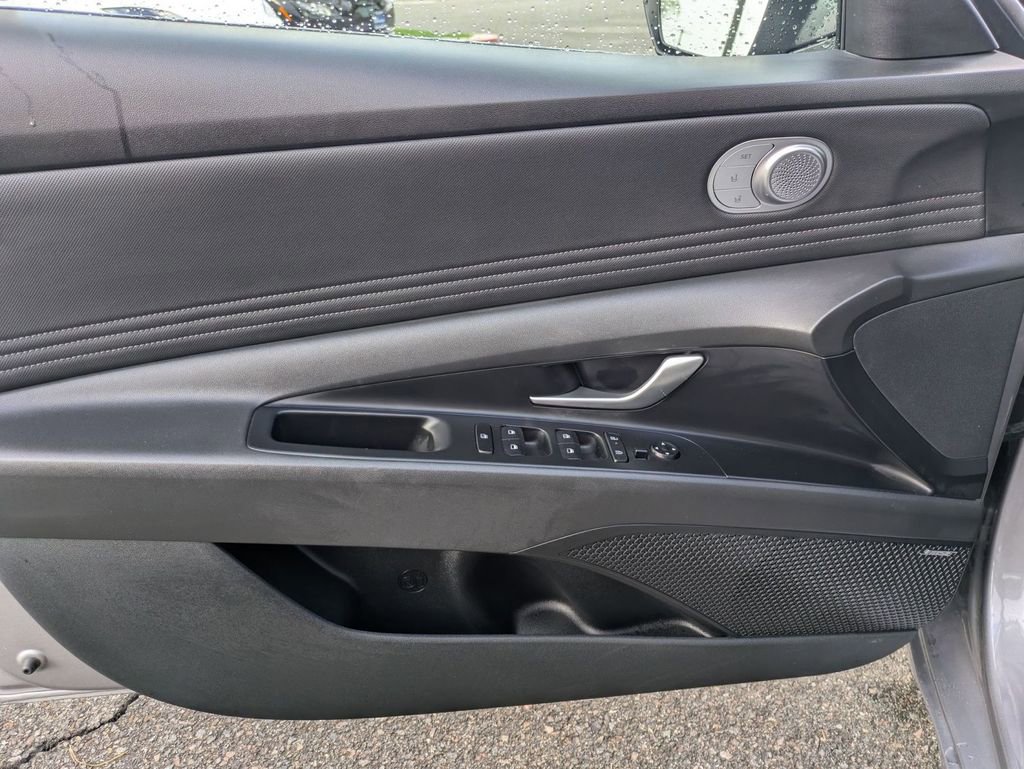 Certified 2025 Hyundai Elantra Limited image 11