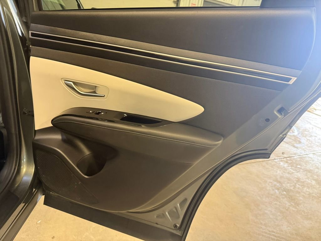 Certified 2023 Hyundai Tucson Limited AWD/4WD image 28