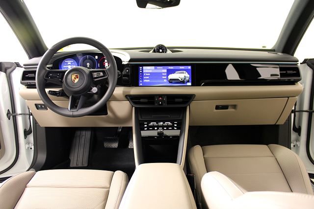 New 2026 Porsche Macan 4 Electric AWD/4WD image 13