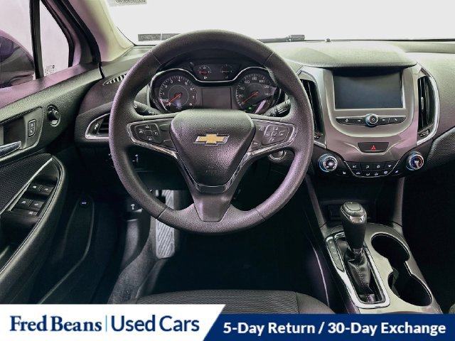 Used 2018 Chevrolet Cruze LT w/ Convenience Package FWD image 28