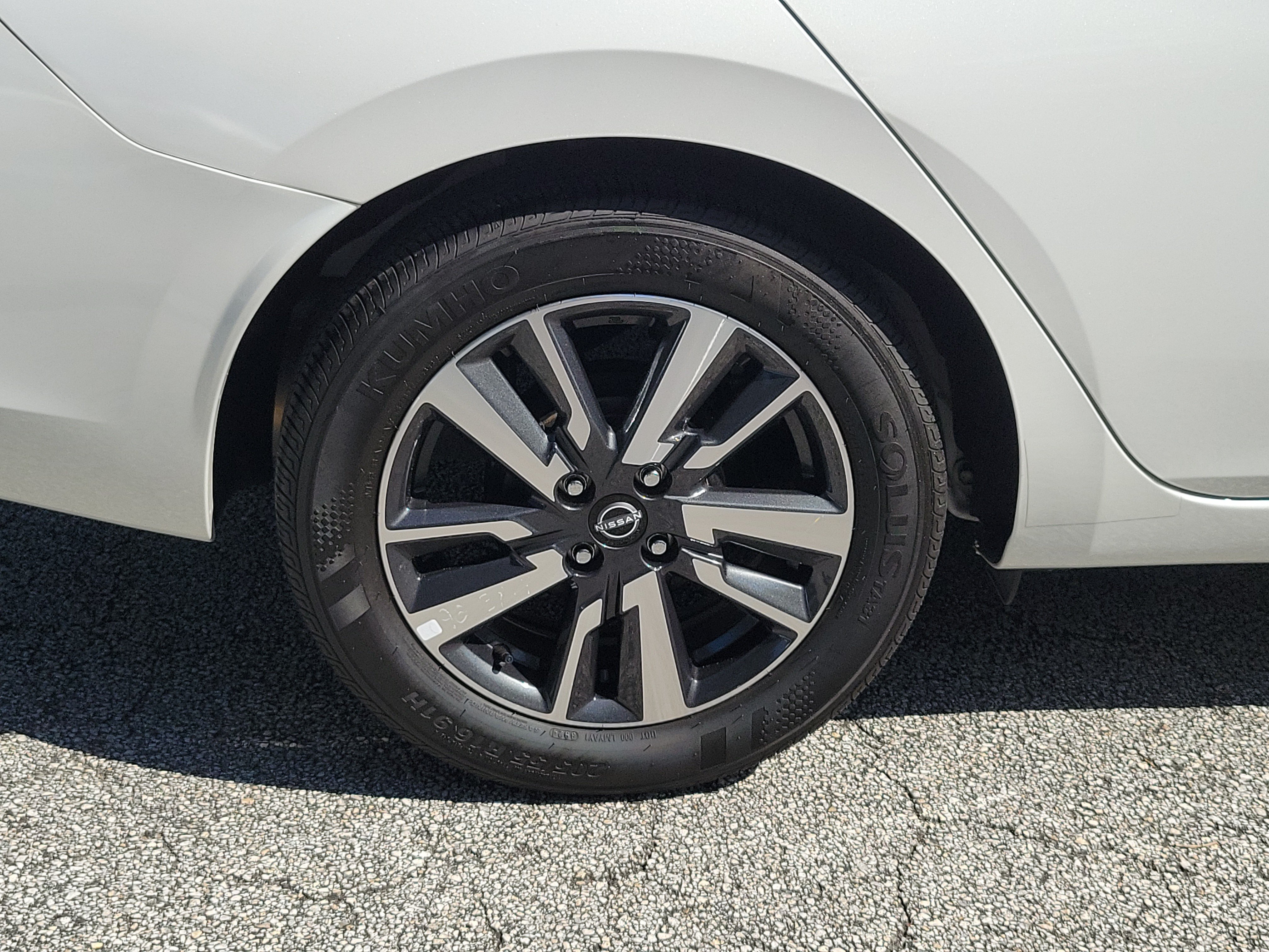 Used 2025 Nissan Versa SV FWD image 5