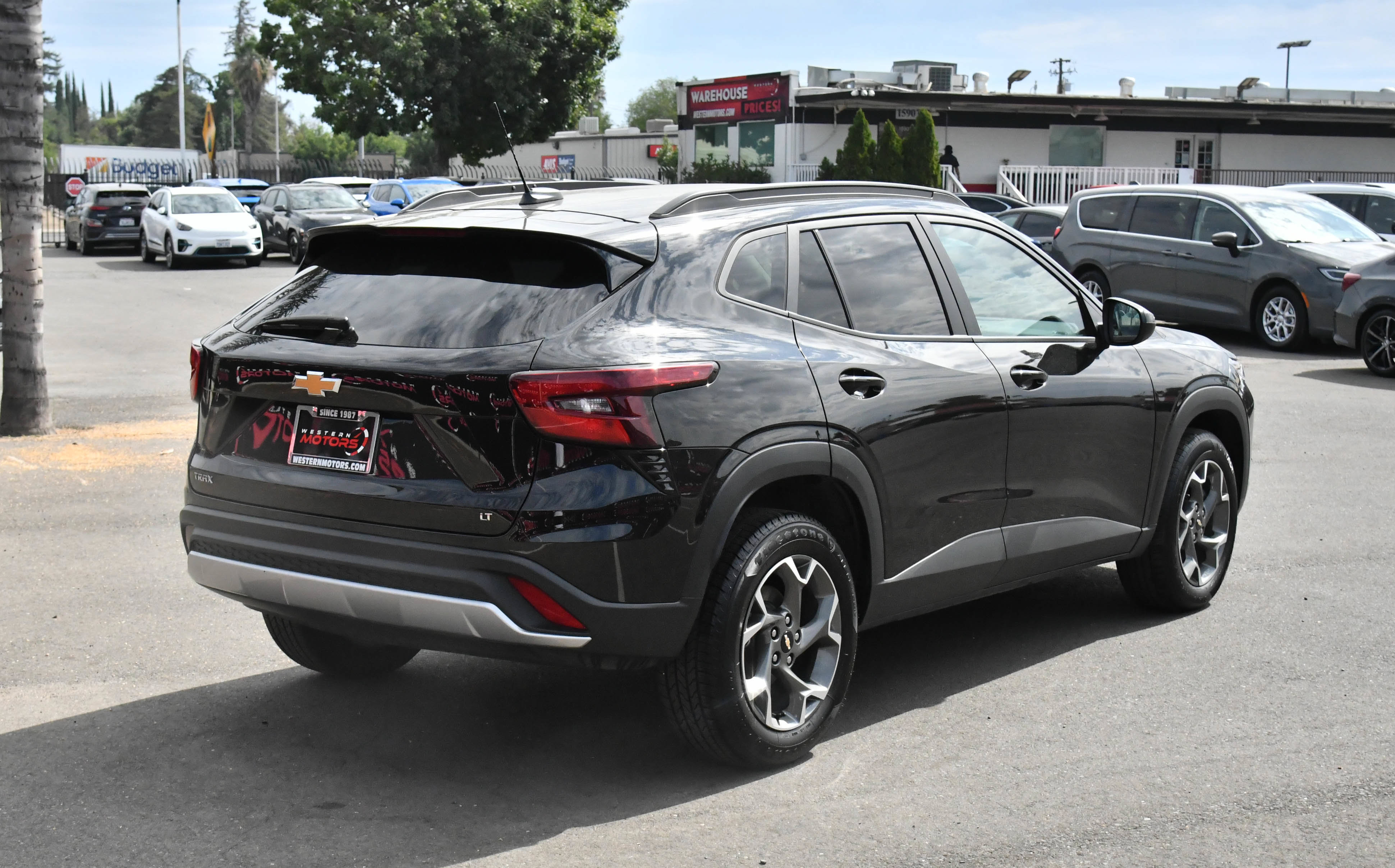 Used 2025 Chevrolet Trax LT FWD image 8