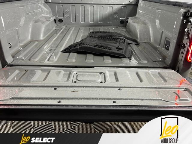 Used 2023 Jeep Gladiator Overland AWD/4WD image 14