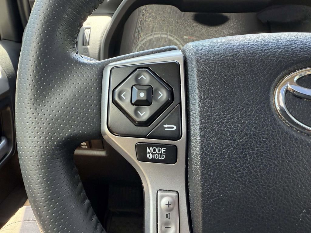 Used 2017 Toyota 4Runner Limited AWD/4WD image 26