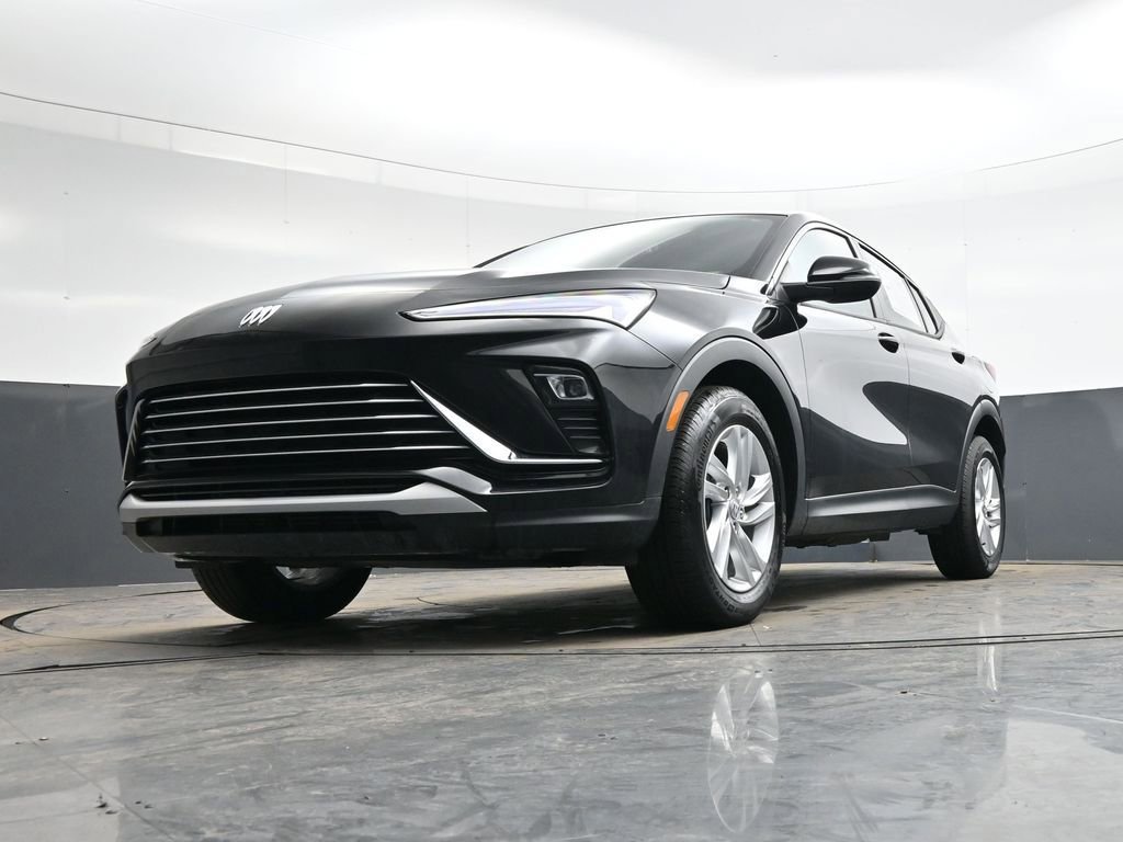 Used 2025 Buick Envista Preferred w/ Advanced Safety Package image 38