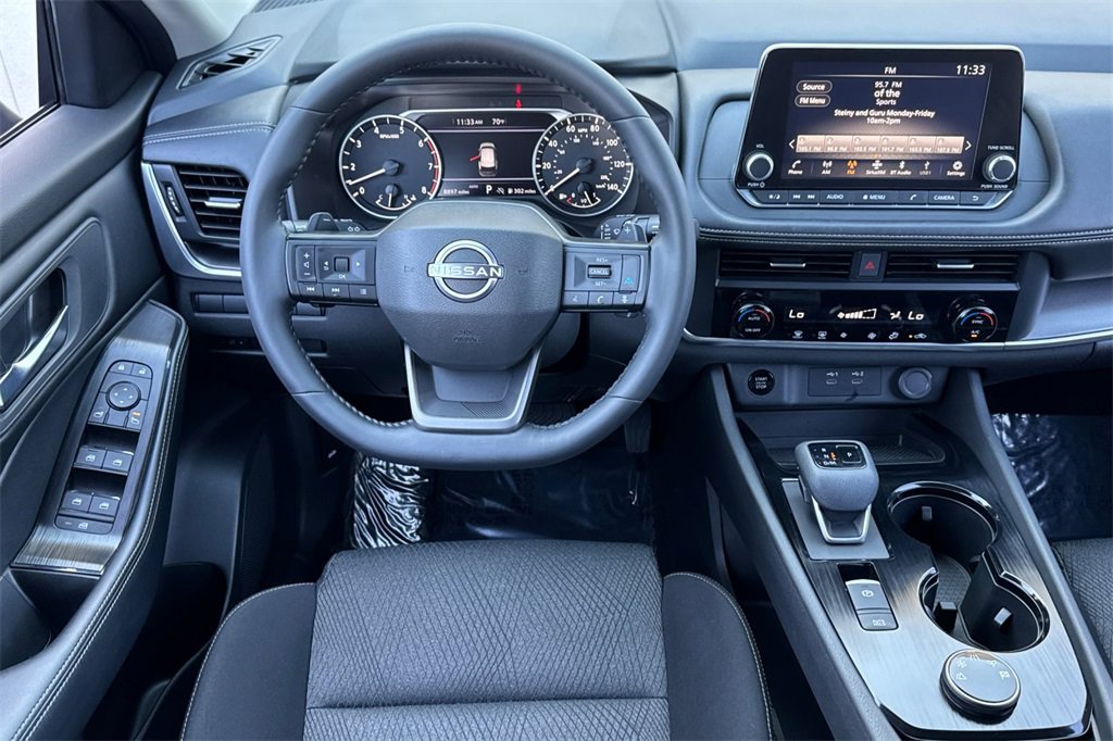 Used 2025 Nissan Rogue SV image 13