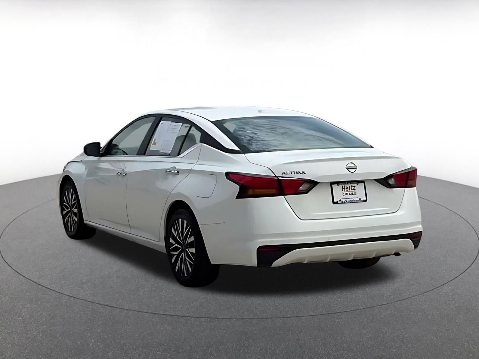 Used 2025 Nissan Altima 2.5 SV FWD image 12