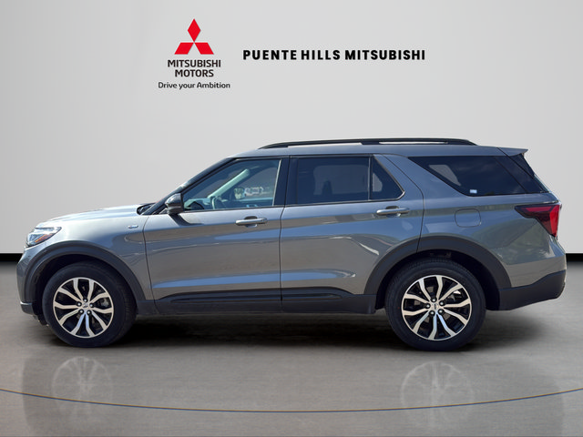 Used 2025 Ford Explorer ST-Line AWD/4WD image 8