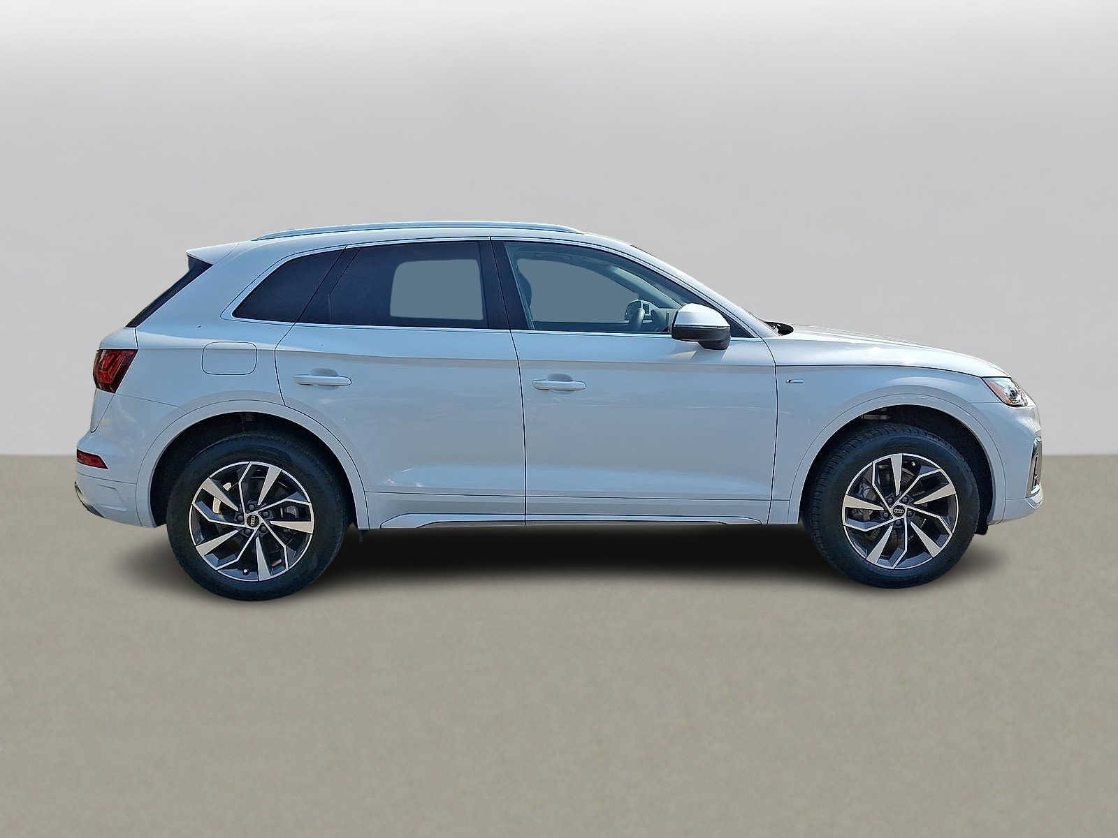 Certified 2024 Audi Q5 2.0T Premium w/ Convenience Package AWD/4WD image 32