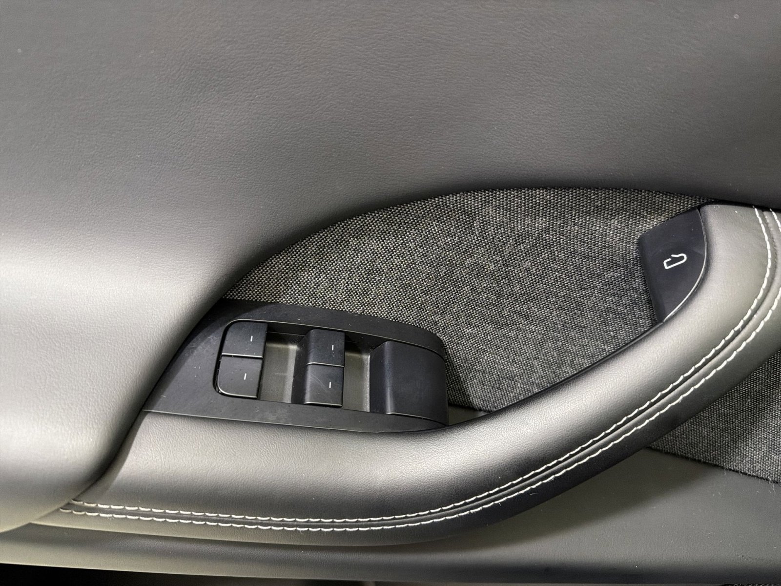 Used 2023 Tesla Model X image 39