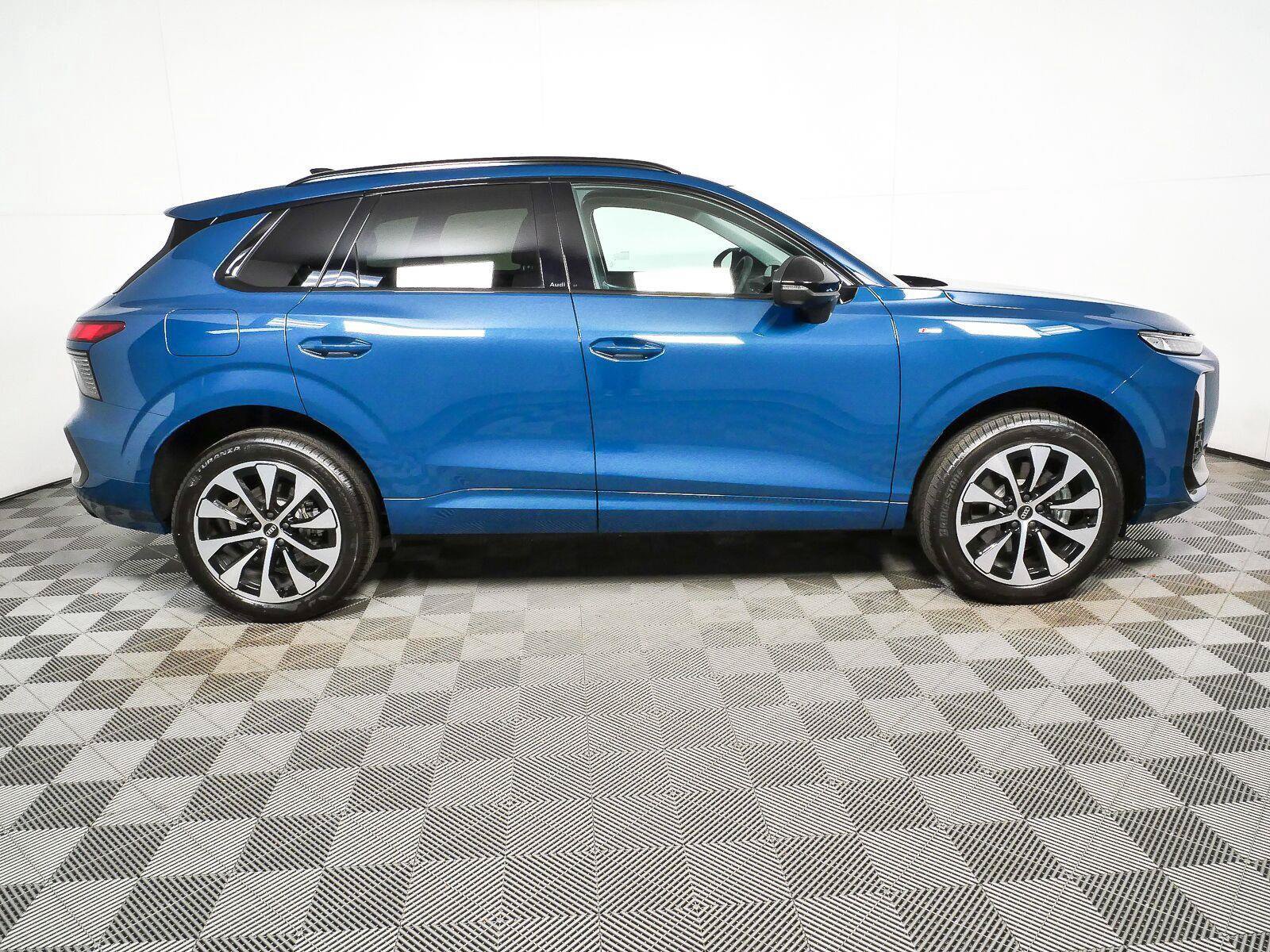 New 2026 Audi Q3 quattro 2.0T AWD/4WD image 2
