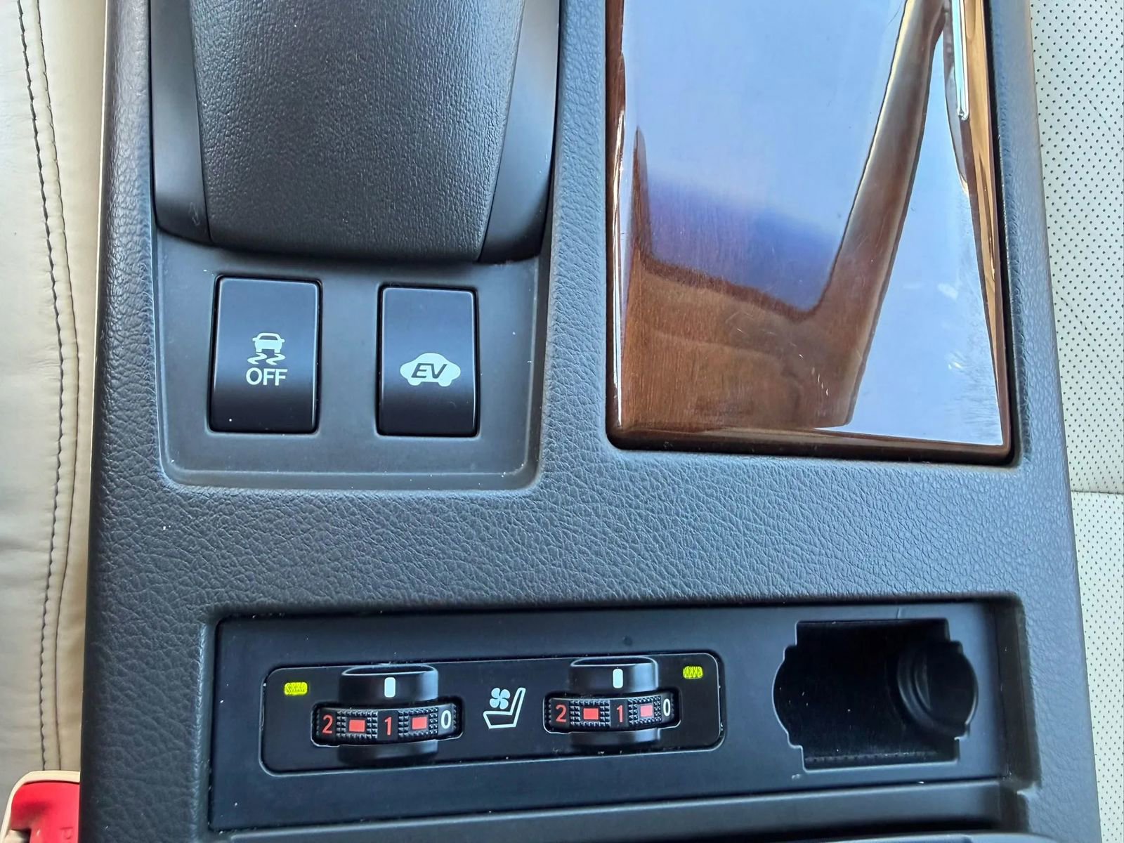 Used 2013 Lexus RX 450h AWD w/ Navigation Pkg image 21