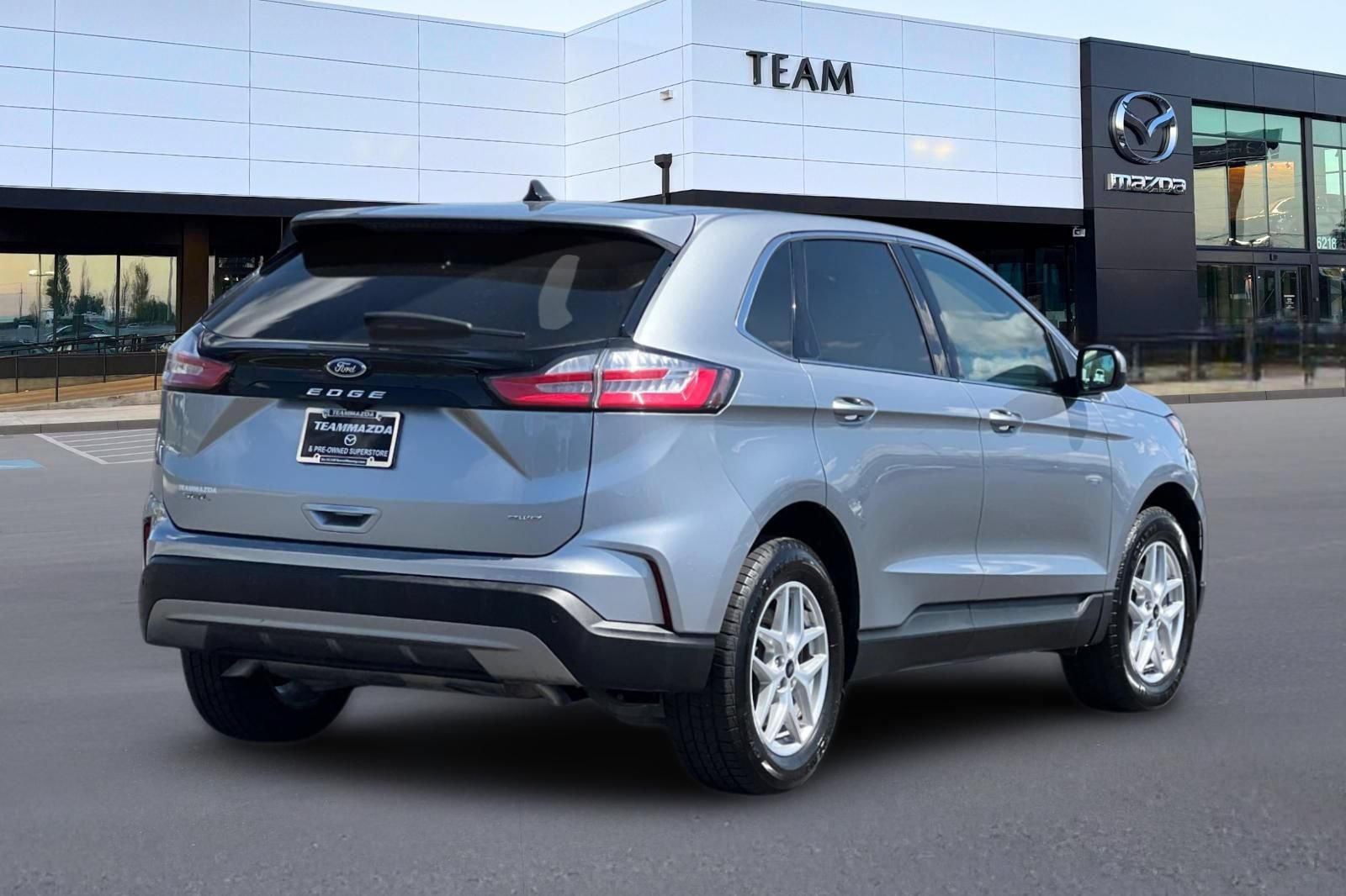 Used 2024 Ford Edge SEL AWD/4WD image 4