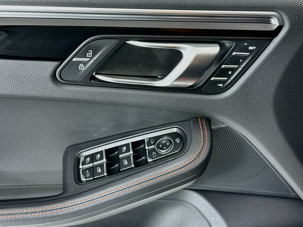 Certified 2023 Porsche Macan Turbo AWD/4WD image 11