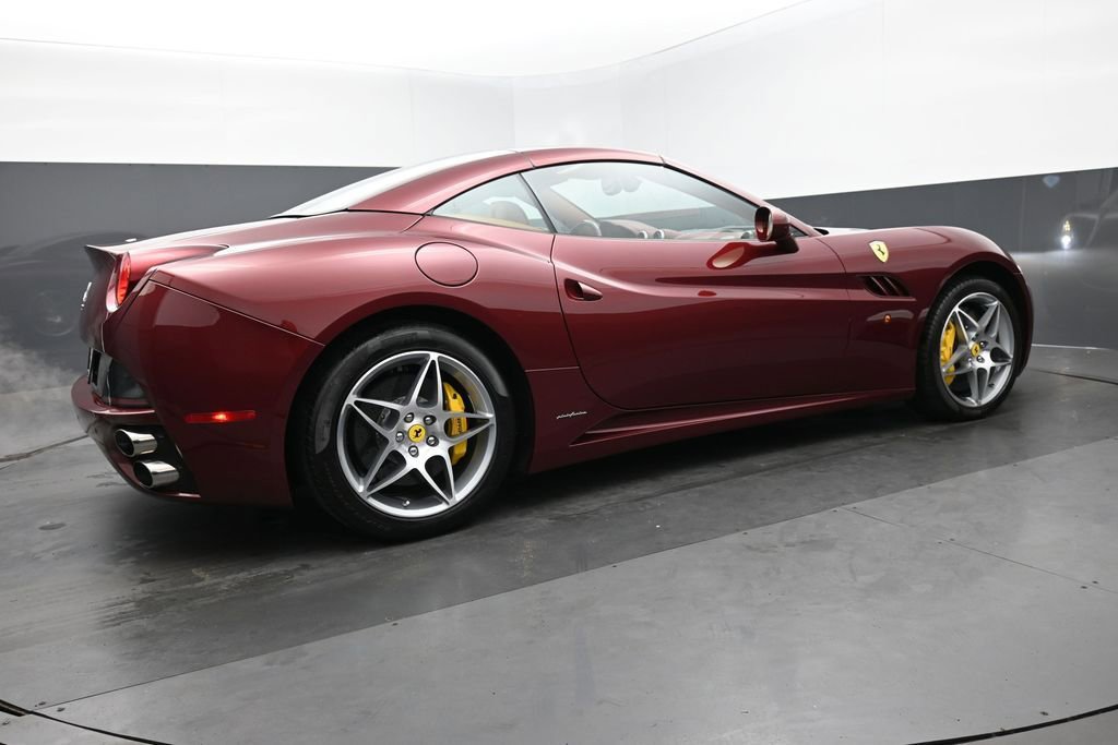 Used 2010 Ferrari California RWD image 10