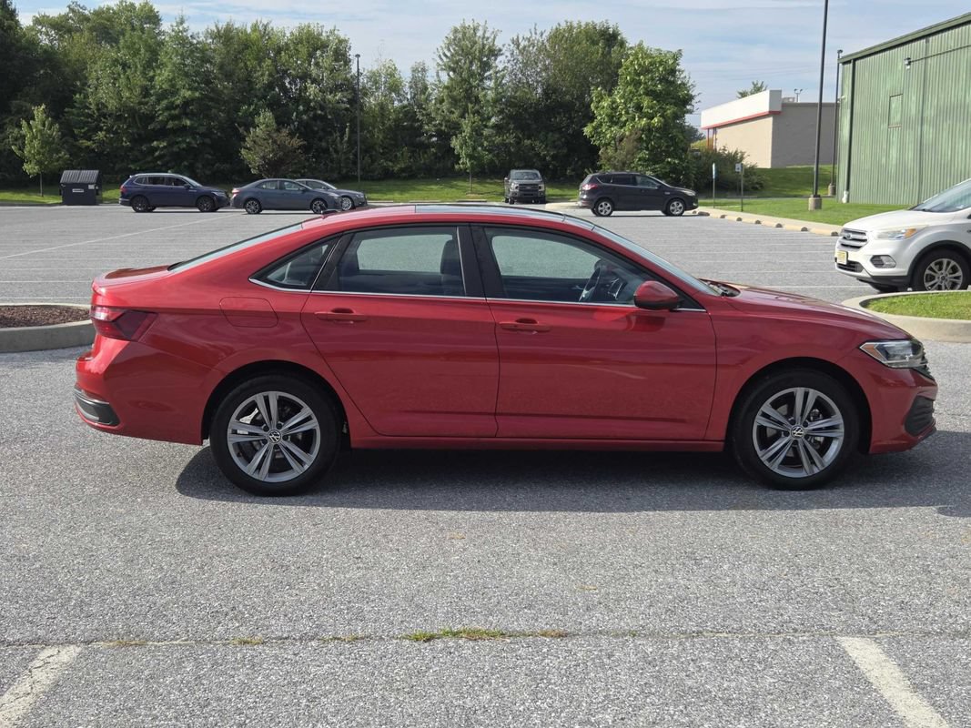 Used 2024 Volkswagen Jetta SE FWD image 9