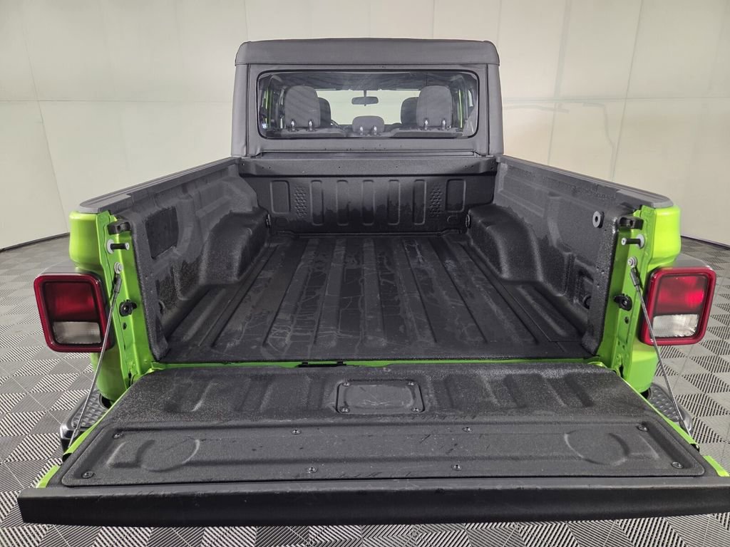 Certified 2025 Jeep Gladiator Sport image 29