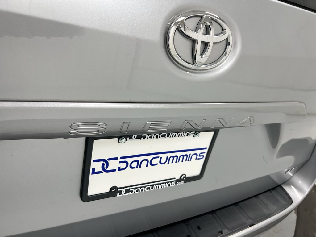 Used 2018 Toyota Sienna LE FWD image 25
