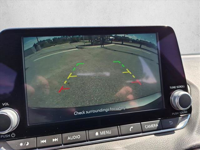 Used 2025 Nissan Sentra SV FWD image 8