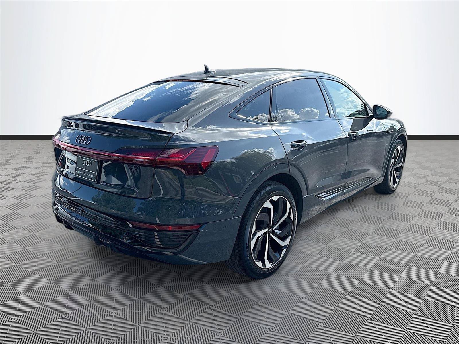 Used 2024 Audi Q8 e-tron Premium Plus w/ Premium Plus Package AWD/4WD image 7