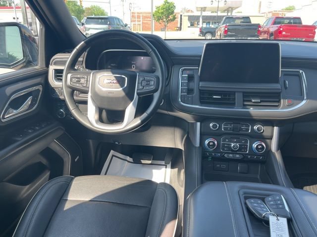 Used 2023 GMC Yukon SLT w/ SLT Premium Package AWD/4WD image 4