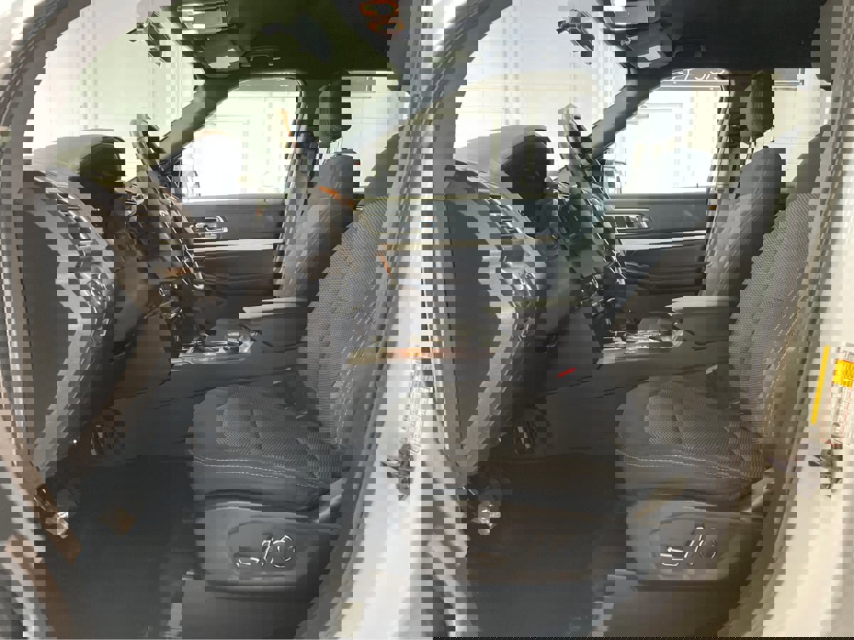 Used 2017 Ford Explorer XLT AWD/4WD image 9