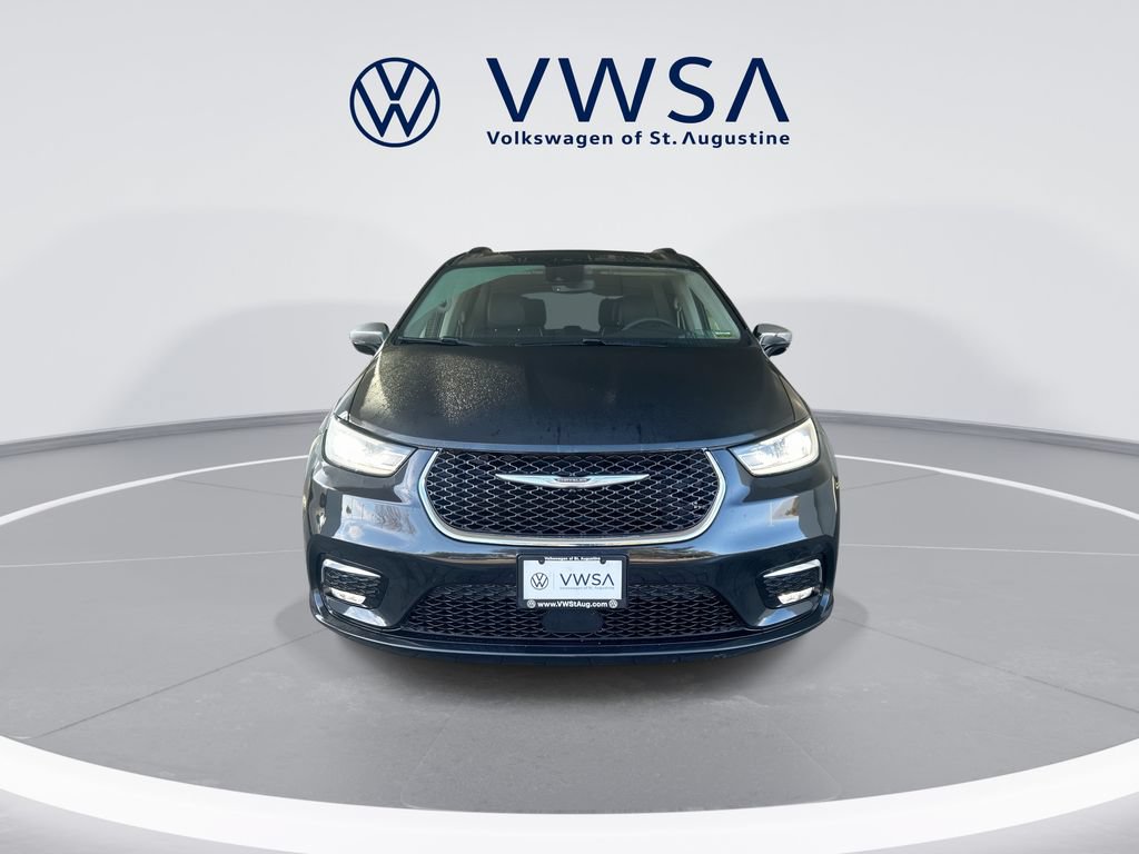 Used 2023 Chrysler Pacifica Limited FWD image 2