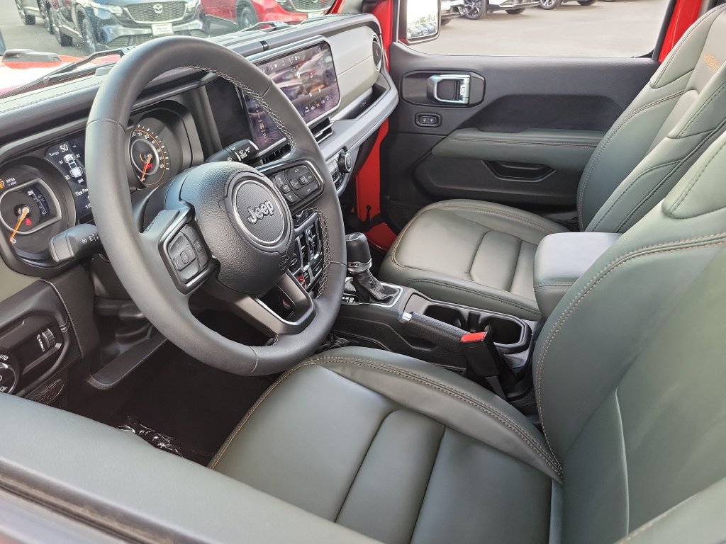 Used 2025 Jeep Gladiator Mojave AWD/4WD image 3
