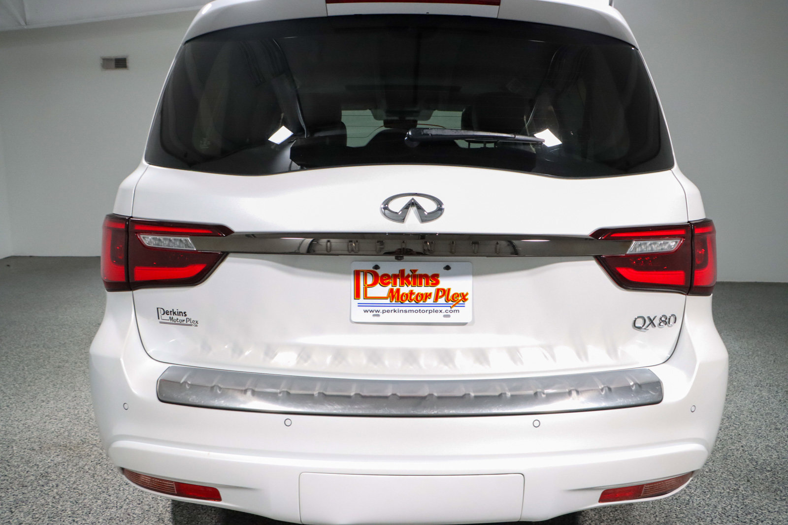 Used 2023 INFINITI QX80 Premium Select w/ Cargo Package image 8