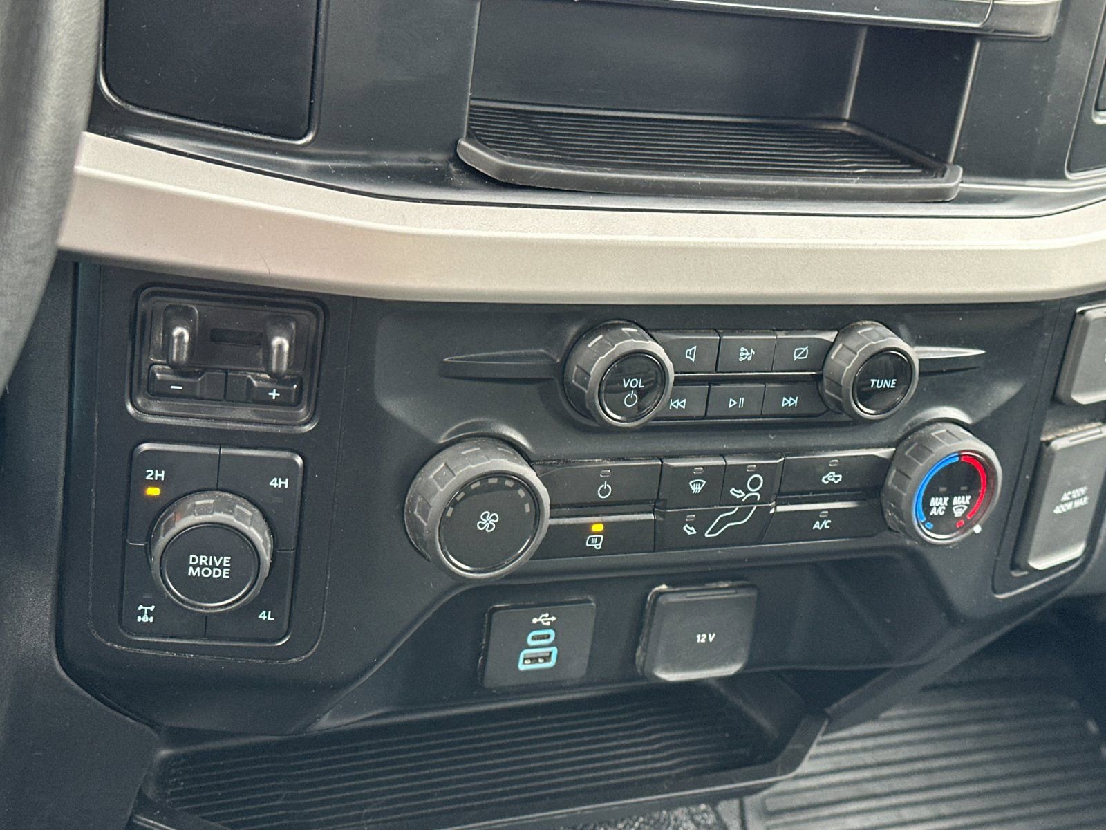 Used 2024 Ford F350 XLT image 19