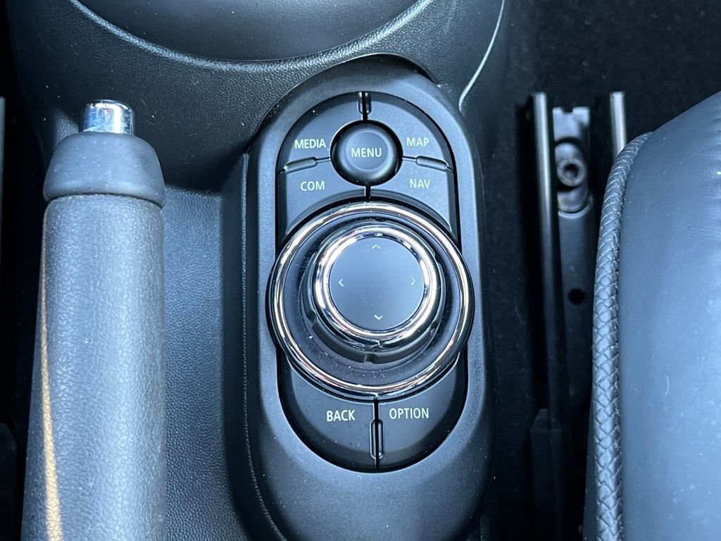 Used 2023 MINI Cooper Classic w/ Signature Upholstery Package image 27