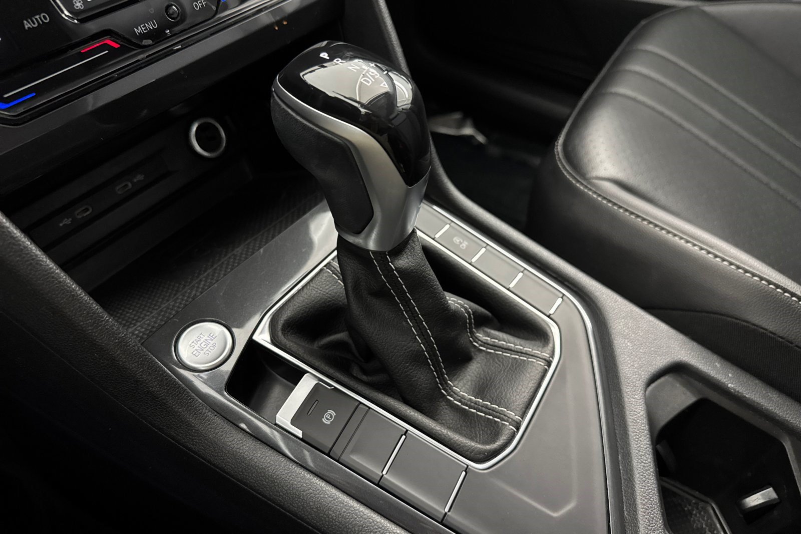 Used 2022 Volkswagen Tiguan SE FWD image 18