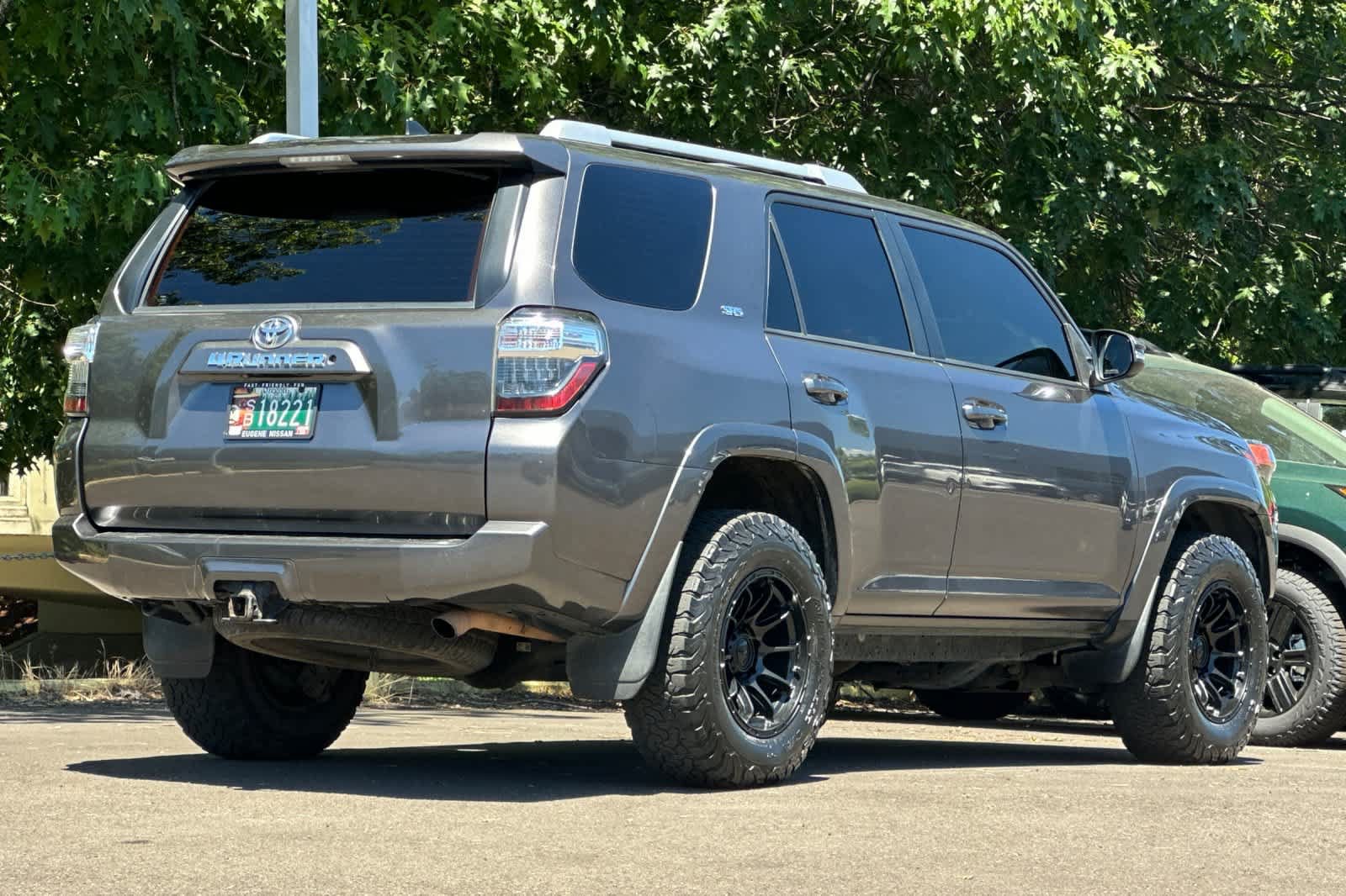 Used 2018 Toyota 4Runner SR5 Premium AWD/4WD image 2