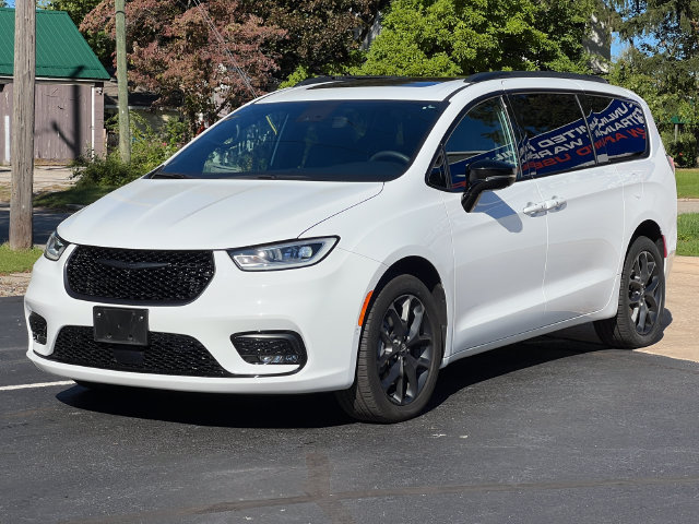 Used 2023 Chrysler Pacifica Limited w/ Uconnect Theater Family Group AWD/4WD image 53
